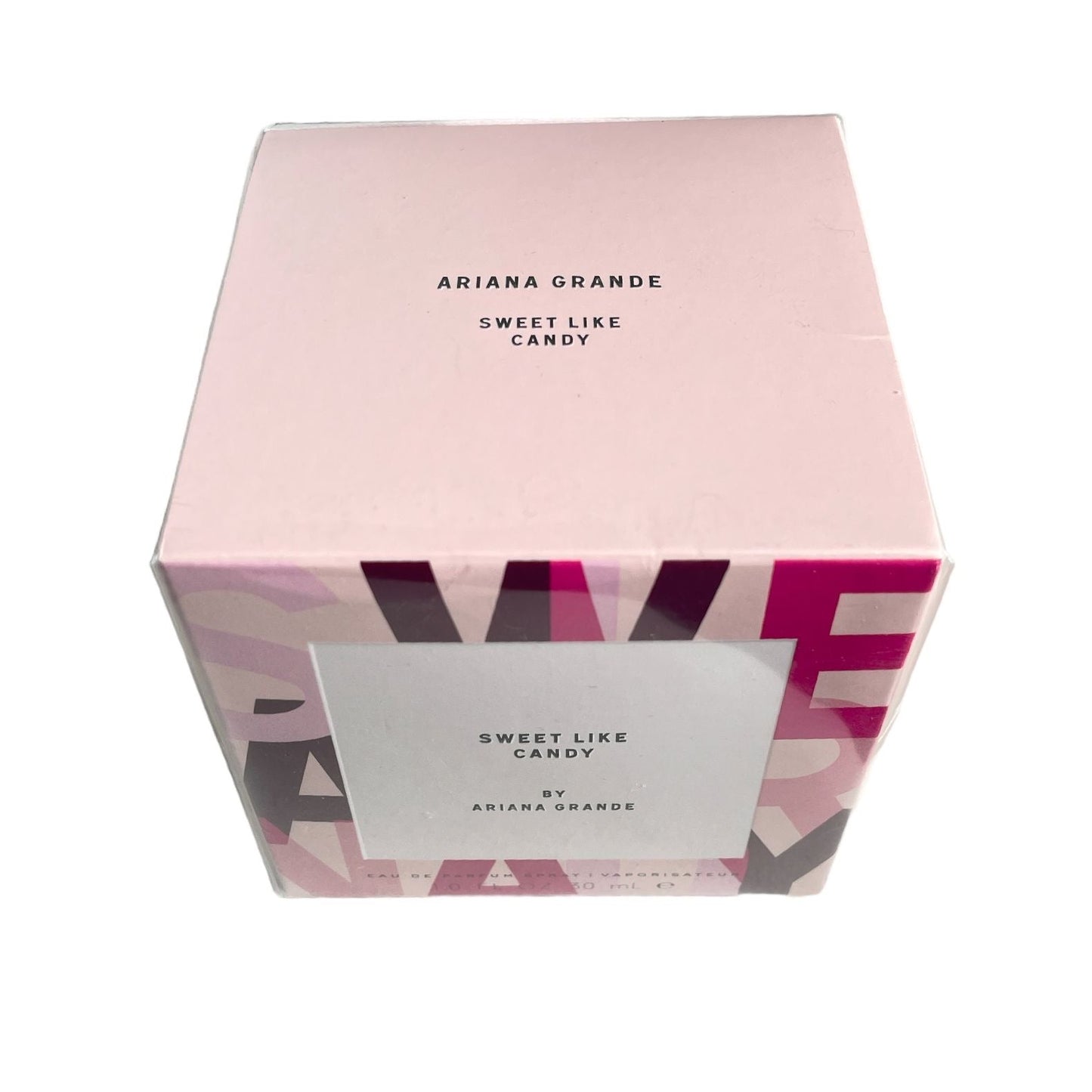 Perfume Ariana Grande Sweet Like Candy con frasco rosa y pompón decorativo.