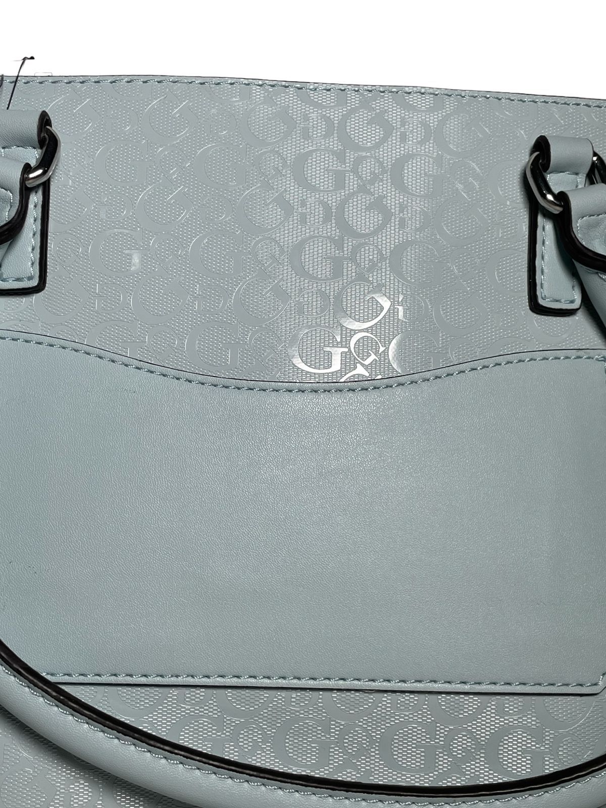 Bolsa Guess Azul Cielo con diseño moderno y elegante.