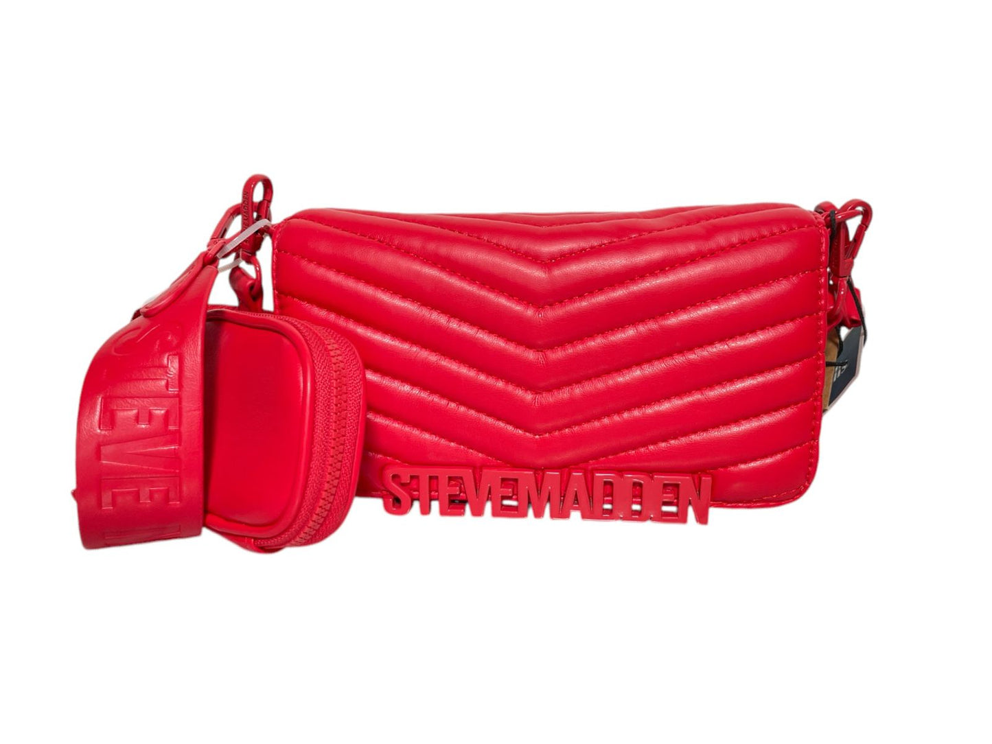 Bolsa Roja Steve Madden con diseño acolchado y detalles modernos.