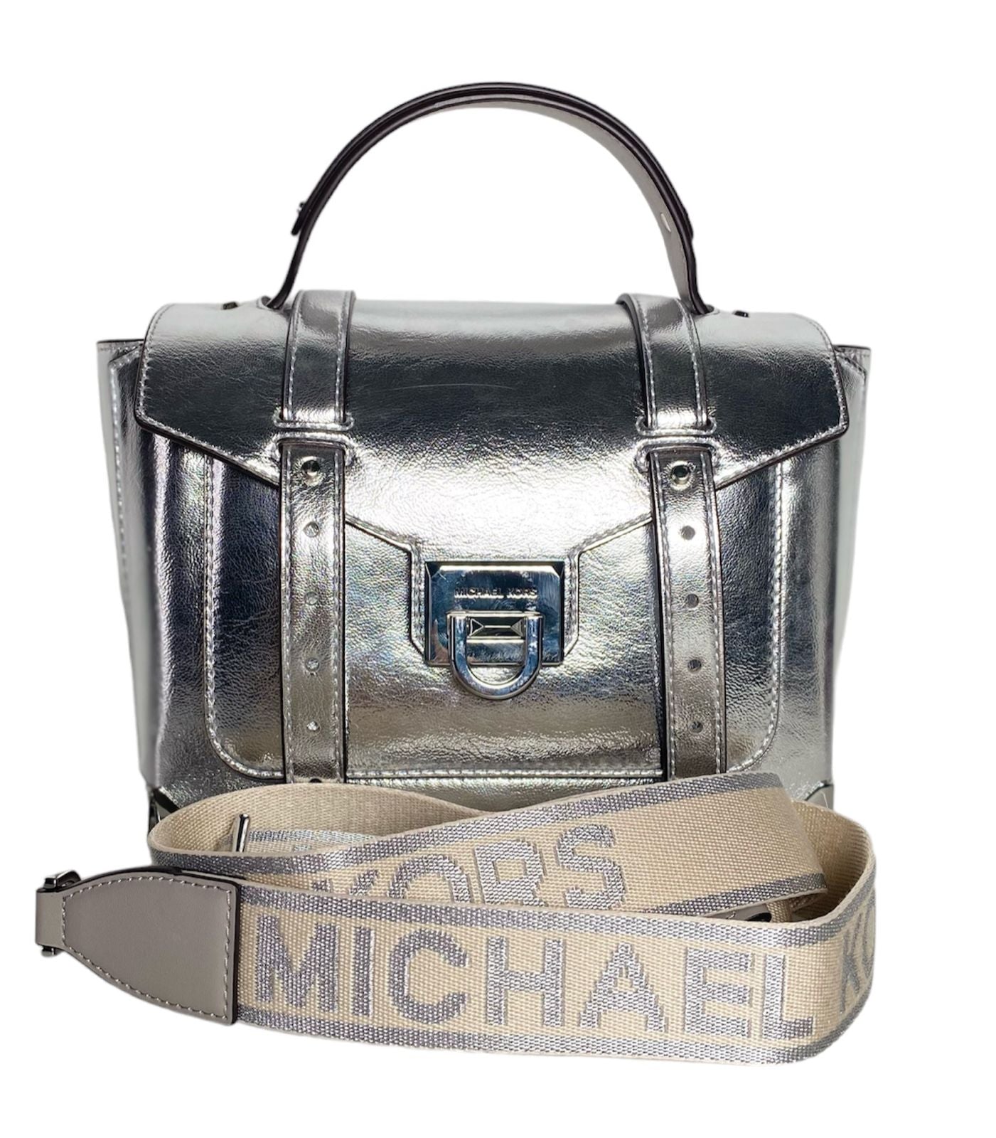 Bolsa Michael Kors Metálica con diseño moderno y sofisticado.