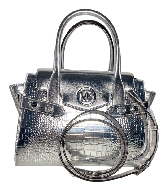 Bolsa Michael Kors Plateada con diseño moderno y sofisticado.